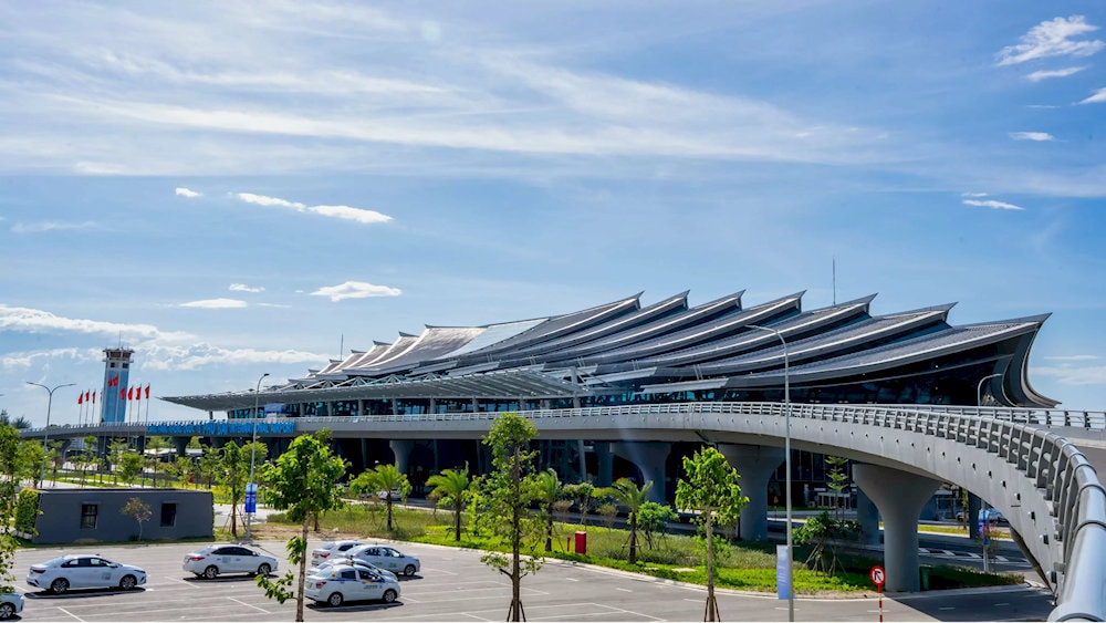 Taking a taxi ensures a smooth, comfortable, and time-efficient transfer, allowing you to arrive at your hotel in Hue city center relaxed and ready to begin your journey